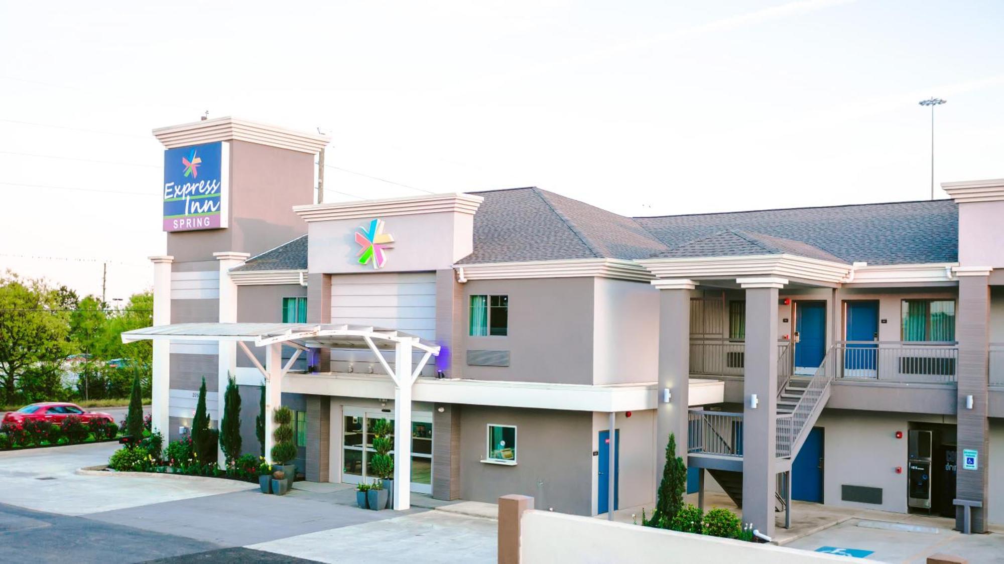 Express Inn - Spring Bagian luar foto