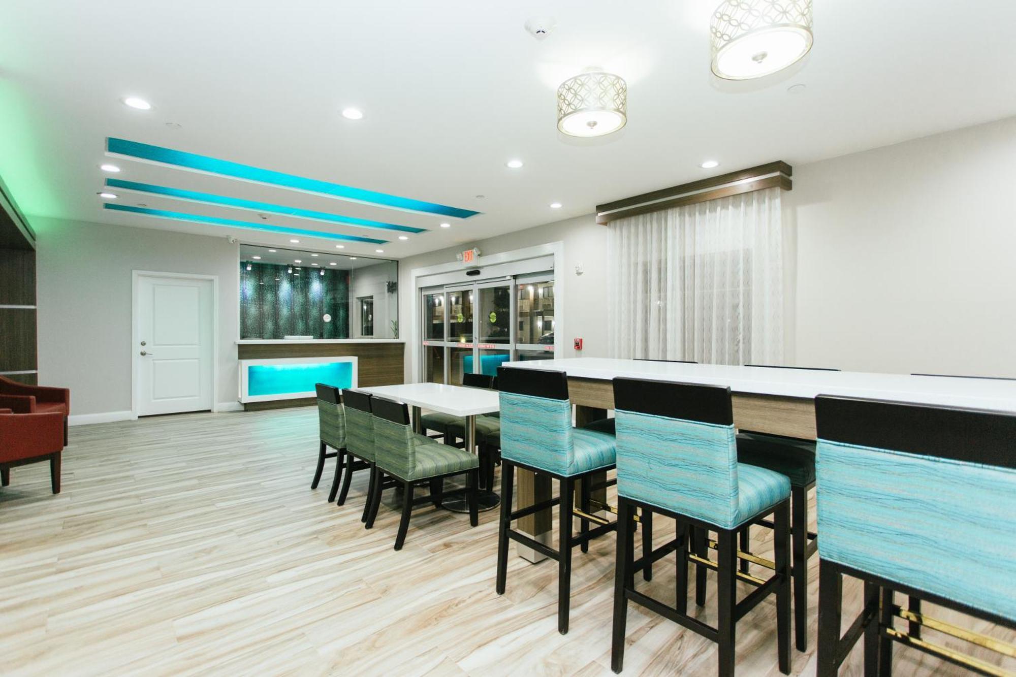 Express Inn - Spring Bagian luar foto