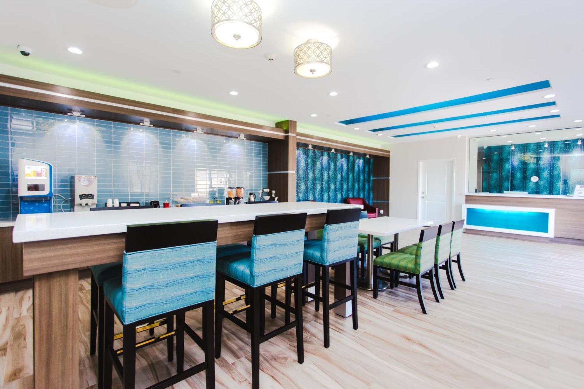 Express Inn - Spring Bagian luar foto