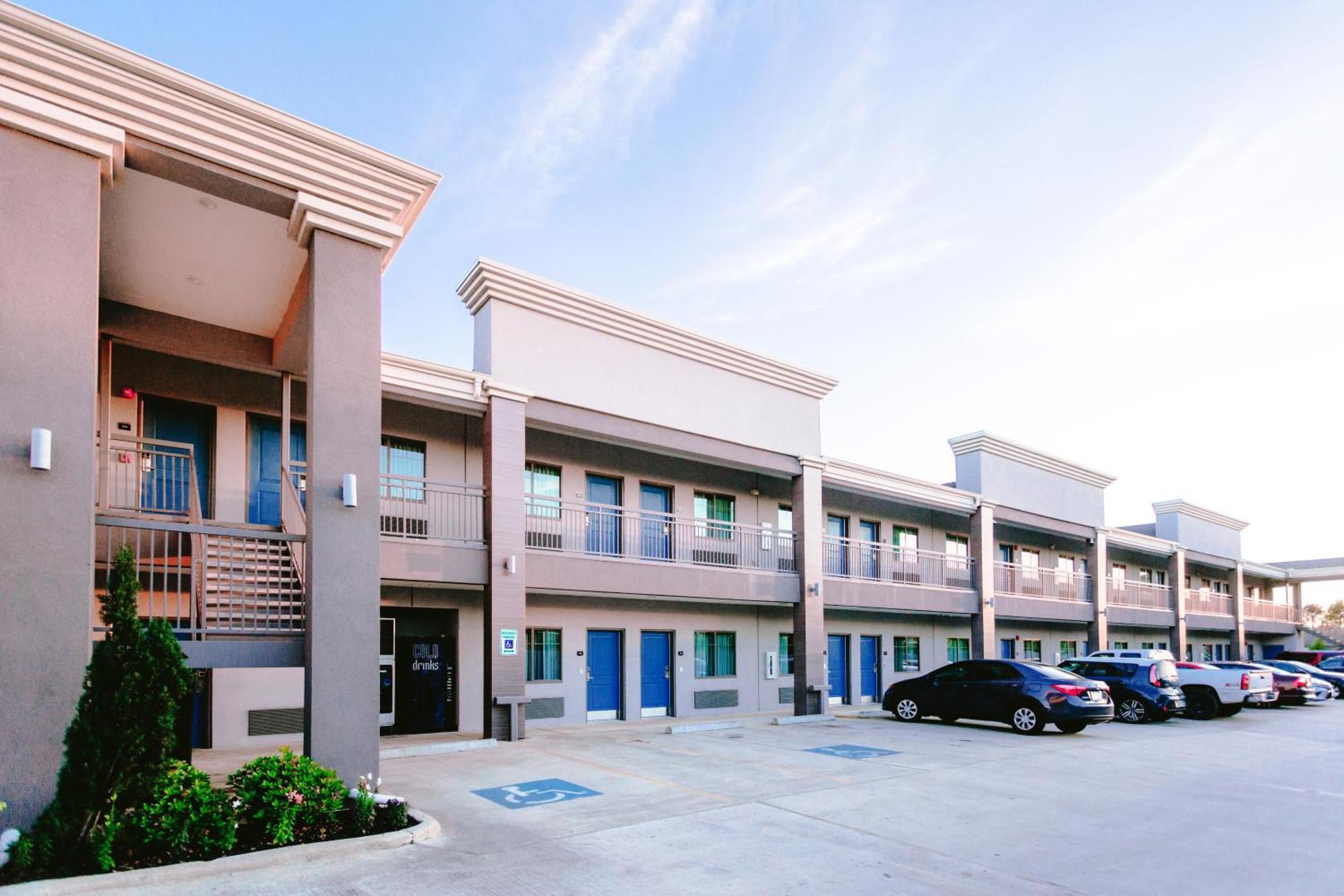 Express Inn - Spring Bagian luar foto