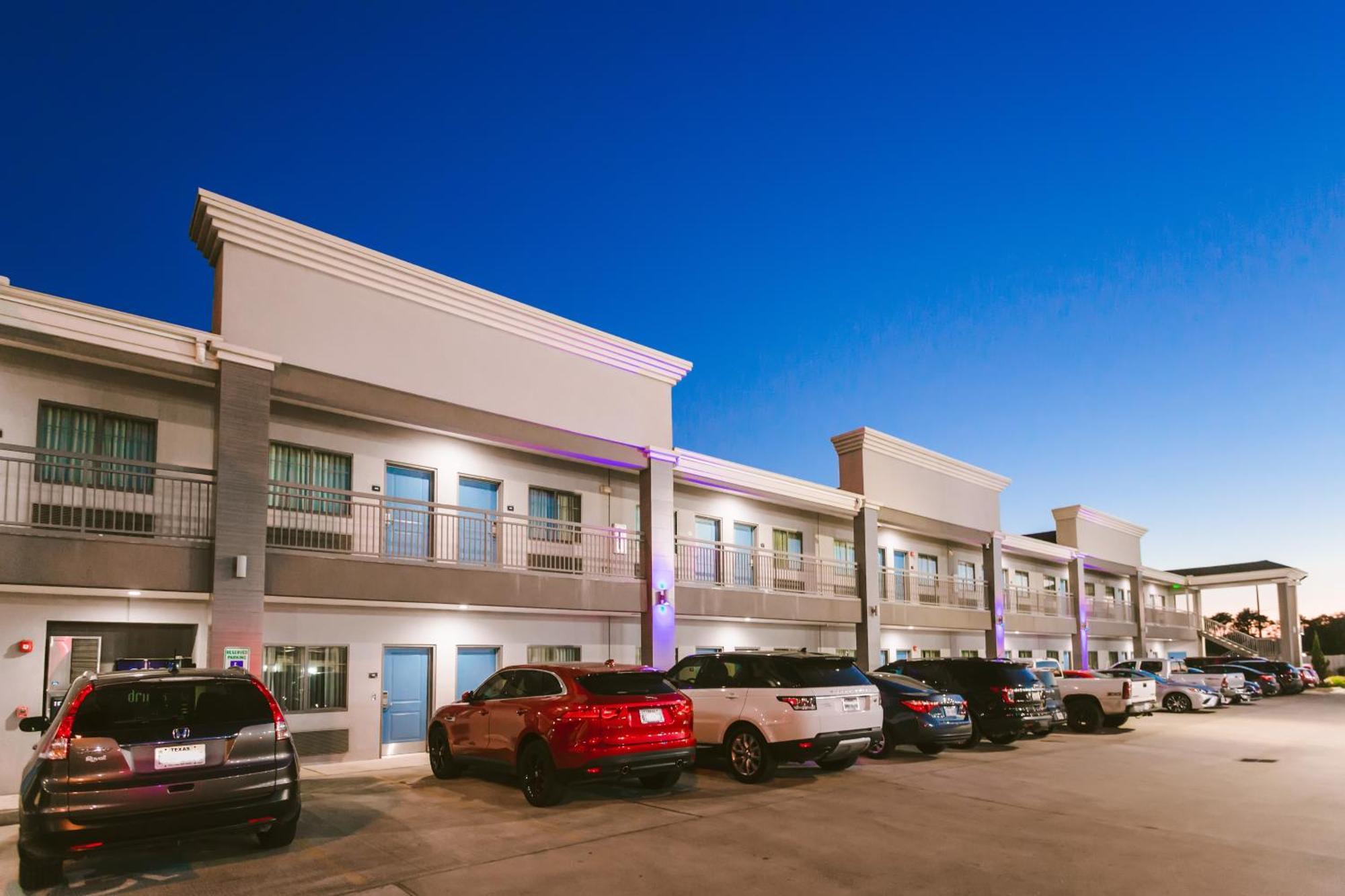 Express Inn - Spring Bagian luar foto