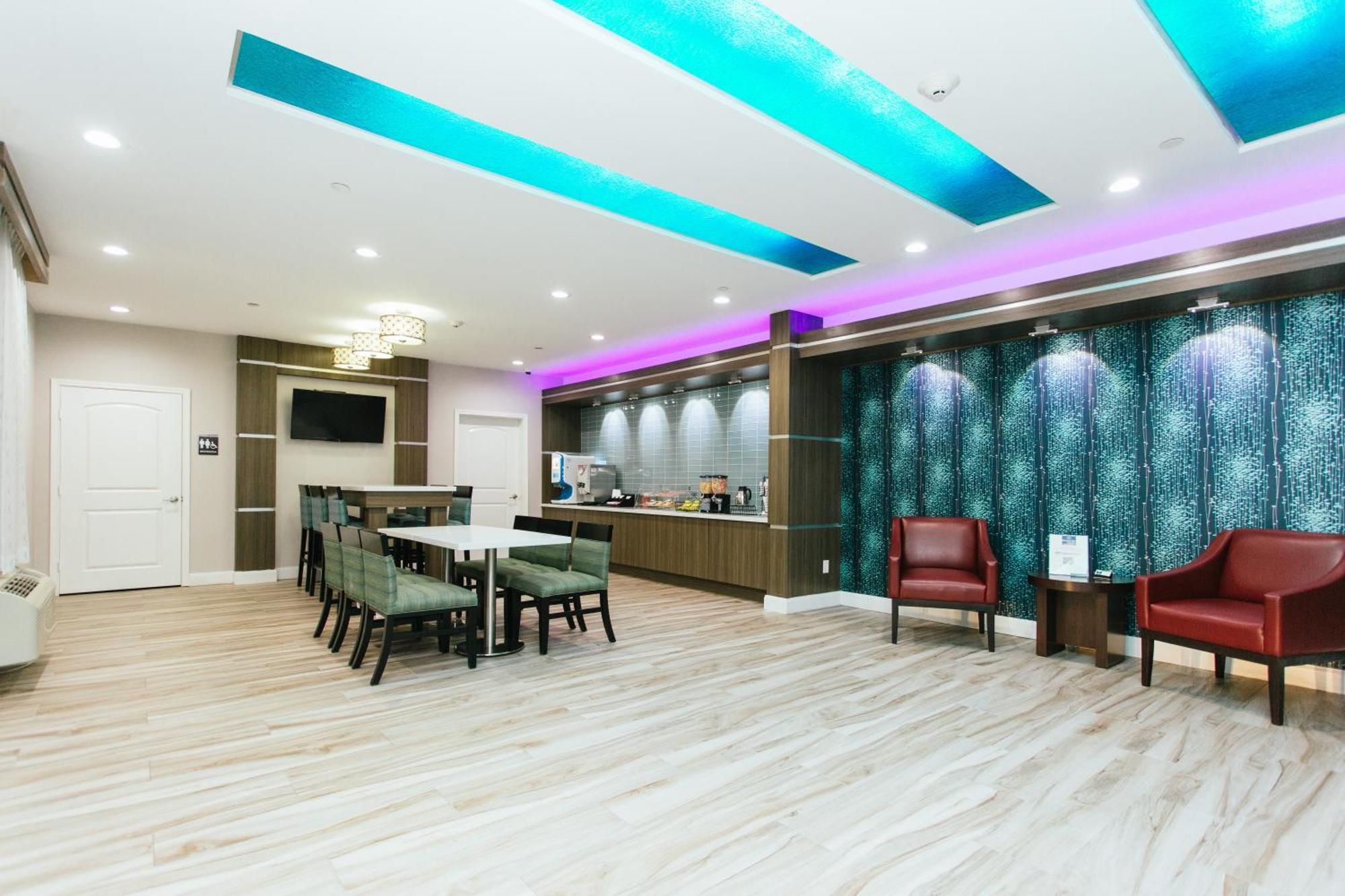 Express Inn - Spring Bagian luar foto